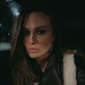 Meet your Posher, Emi